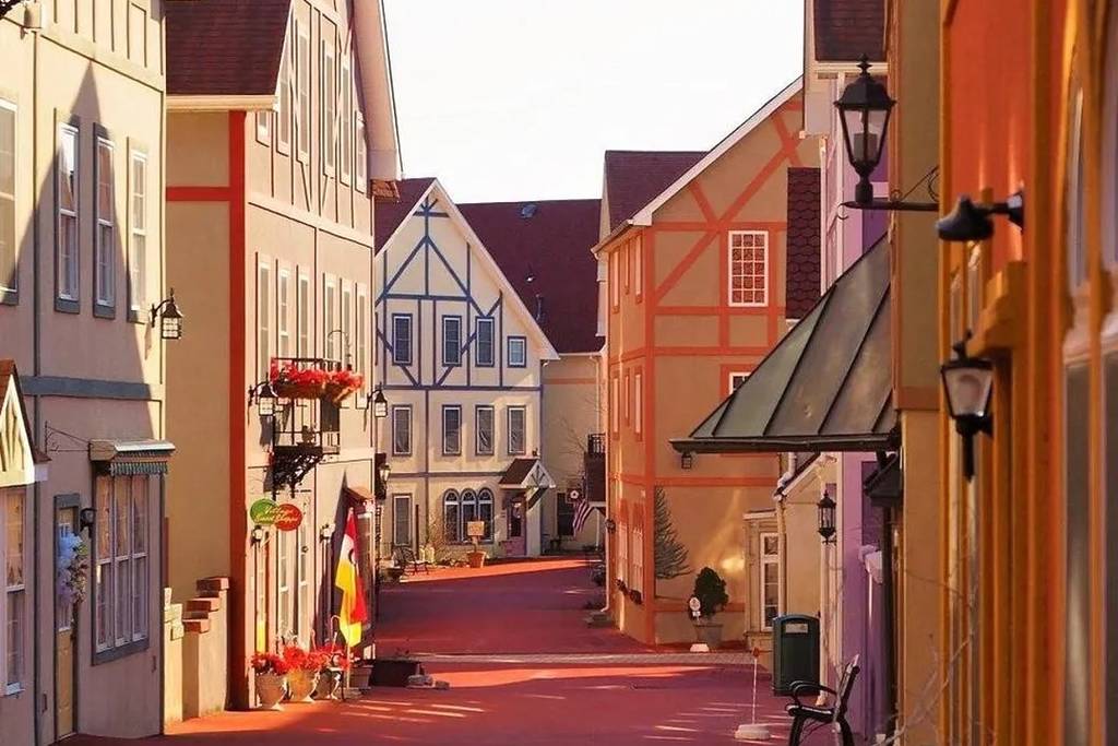 MARKETS & LOCAL SHOPPING